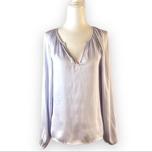 𝅺banana republic long sleeve lavender blouse V-neck extra small. Silky fabric.